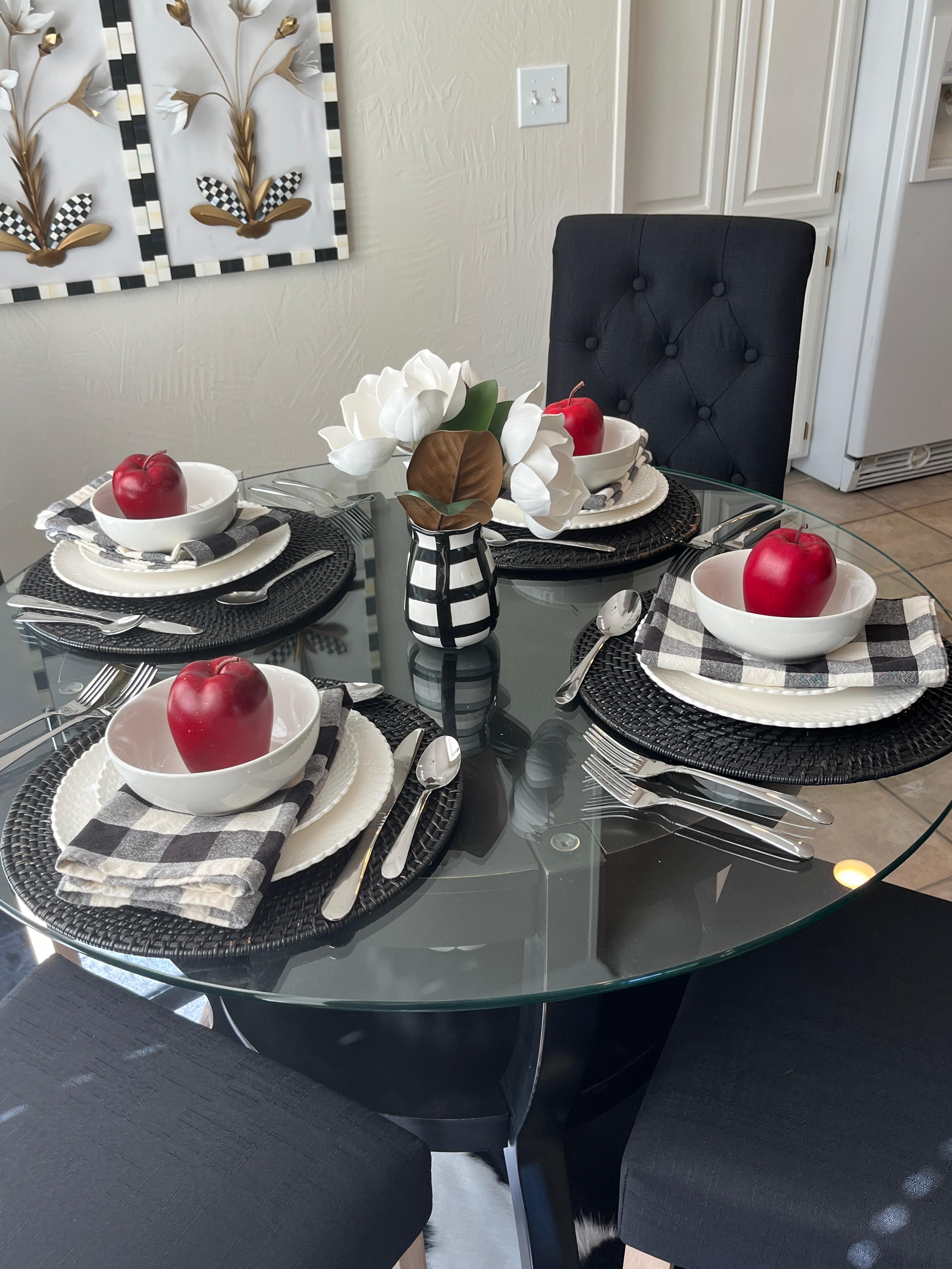 Dining room detail